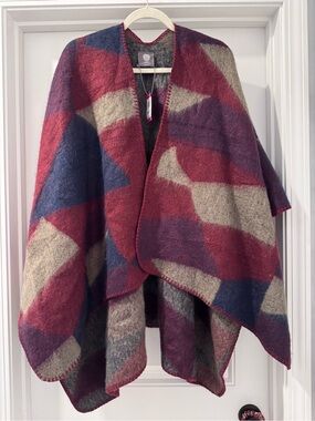 Vince Camuto Burgundy Navy Taupe Geometric Shawl/Shrug